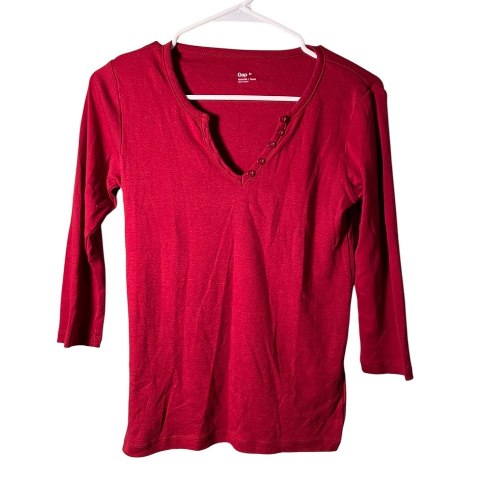 Gap Women's Size Medium Favorite Tee Notch Neck Red Burgundy Buttons 3/4 Sleeve